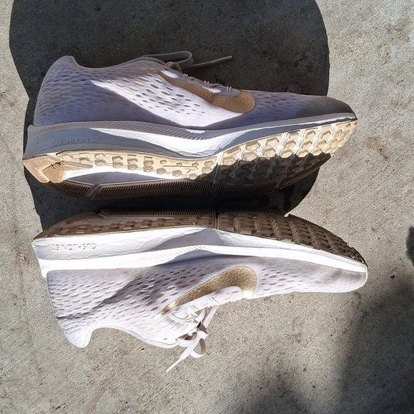 Nike Women's Zoom Winflo 5 Running Shoe - Picture 3 of 9